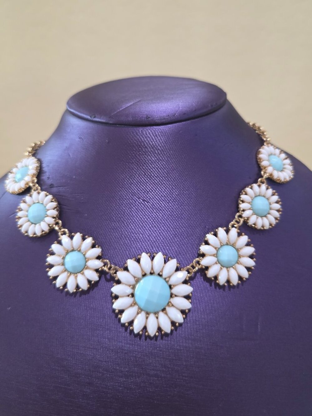 Retro White Blue Daisy Flower Statement Bib Collar Gold Floral Necklace